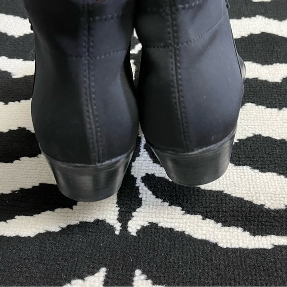 Jack Rogers "Bailey" Black Leather Side Zip Scalloped Ankle Boots Size 8 - Picture 10 of 13